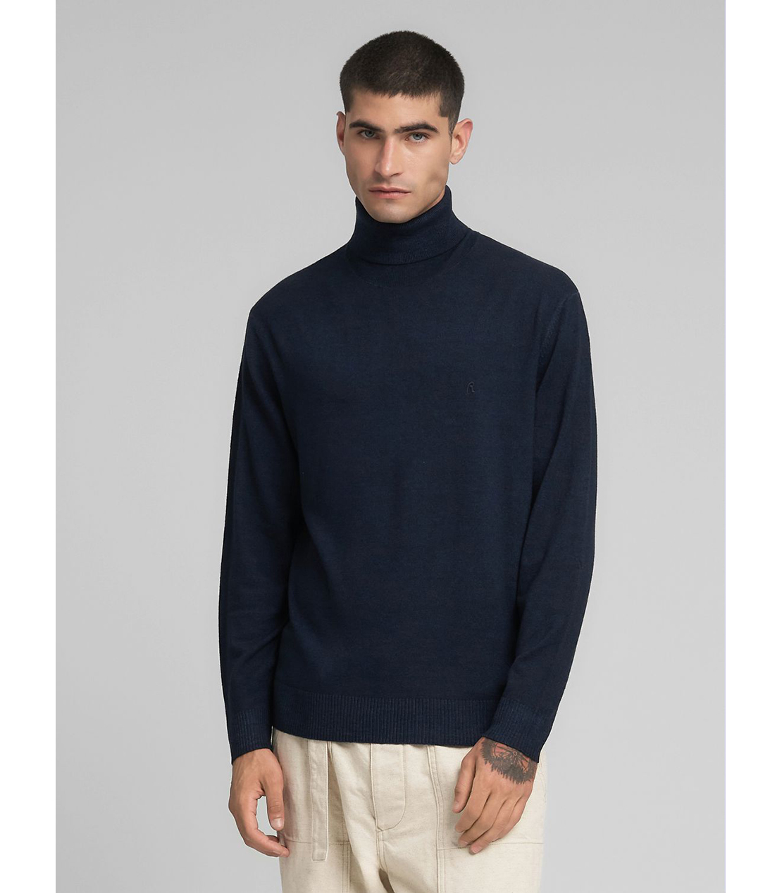 R刺しゅう ウールブレンド タートルネックプルオーバー 詳細画像 ダークブルー 2